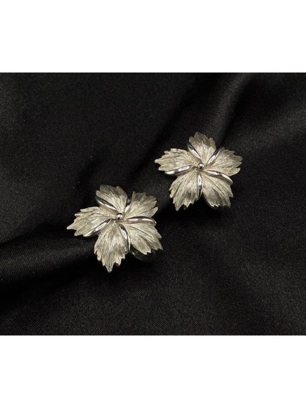Vintage 1960s TRIFARI Signed Silver-Tone Leaf Clip-On Earrings